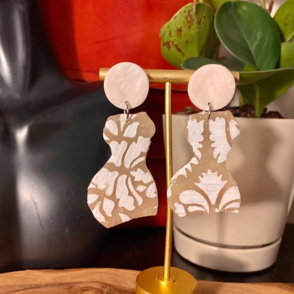 Handmade Clay Earrings | Forms of a Woman Silhouette | Translucent Lace - Picture 2 of 10